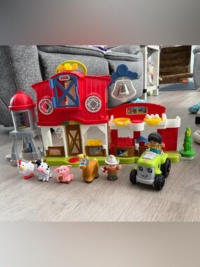 Fisher-Price Little People Farm Playset with Red Barn and Blue Accents